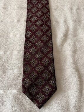 Jos. A. Bank Burgundy Diamond Medallion Tie with Blue Accents
